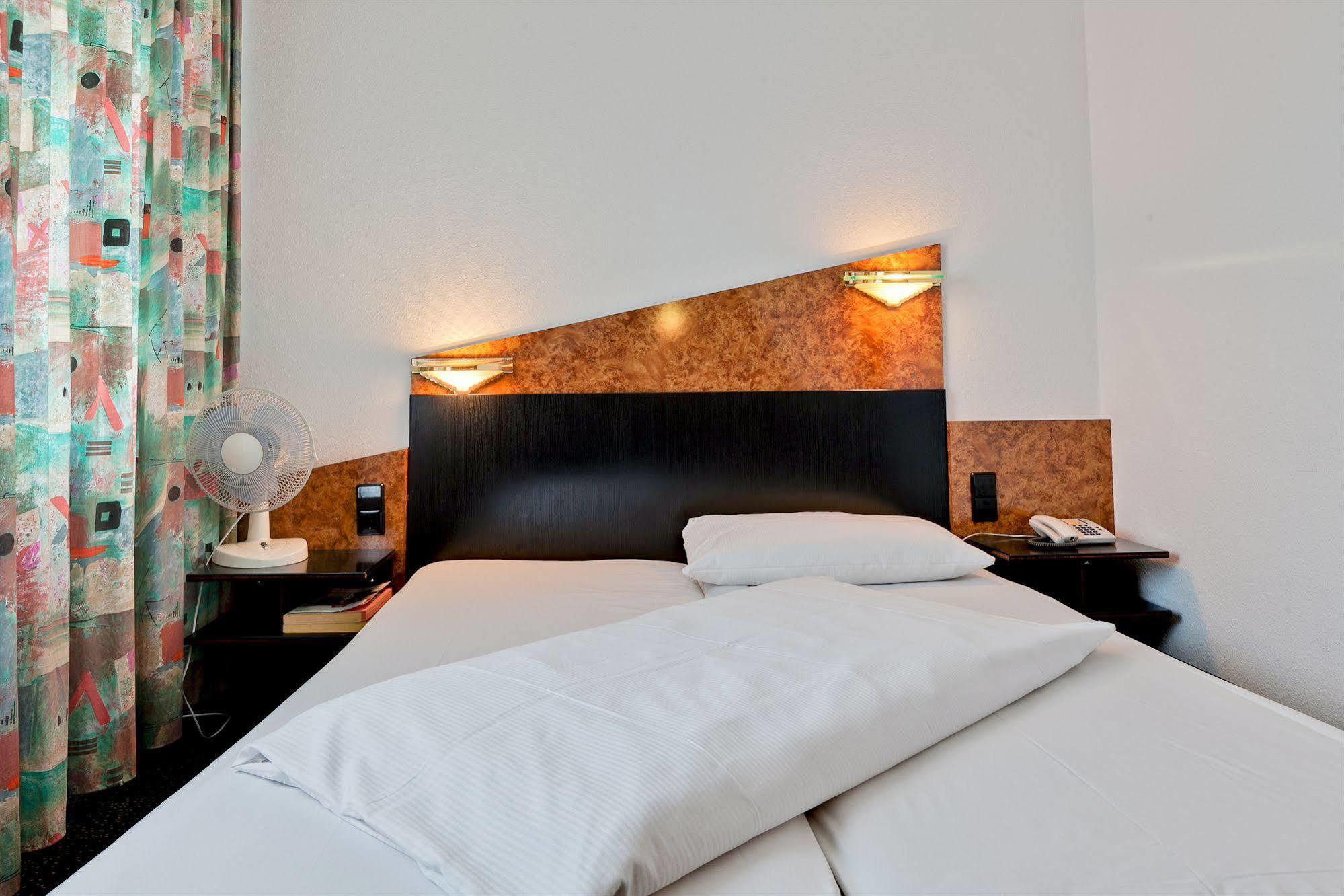 Hotel Astoria Stuttgart City Eksteriør billede